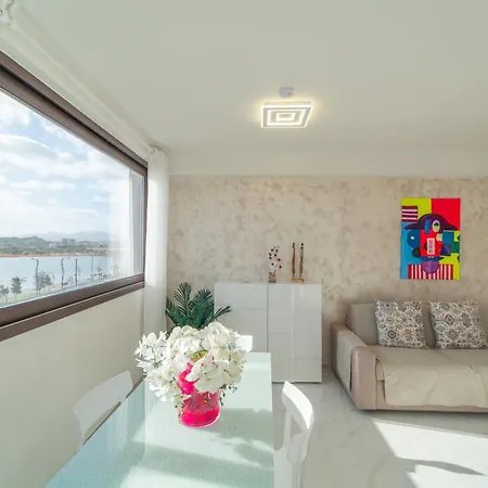 Sea View Escape Waterfront Апартаменти