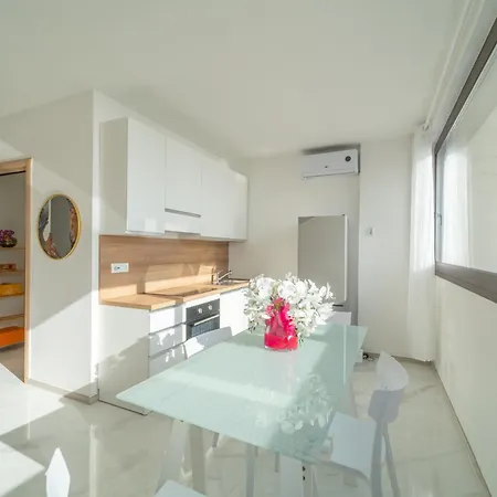 Sea View Escape Waterfront Апартаменти