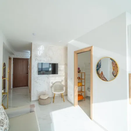 Sea View Escape Waterfront Апартаменти *