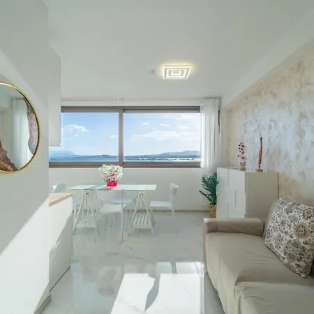 Sea View Escape Waterfront * Ольбія